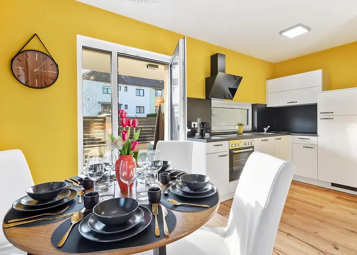 Yellow - Whirlpool Garden - Free Parking - Wifi *