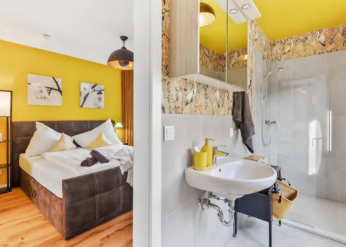 Yellow - Whirlpool Garden - Free Parking - Wifi شقة