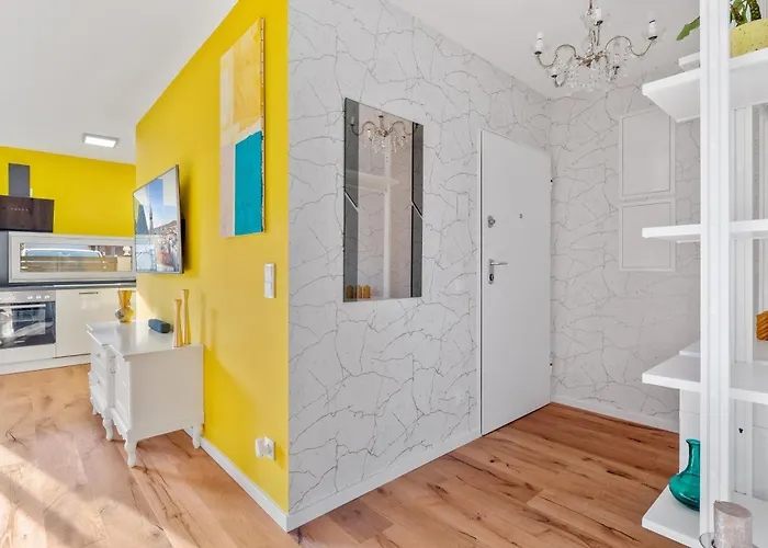 Yellow - Whirlpool Garden - Free Parking - Wifi شقة *