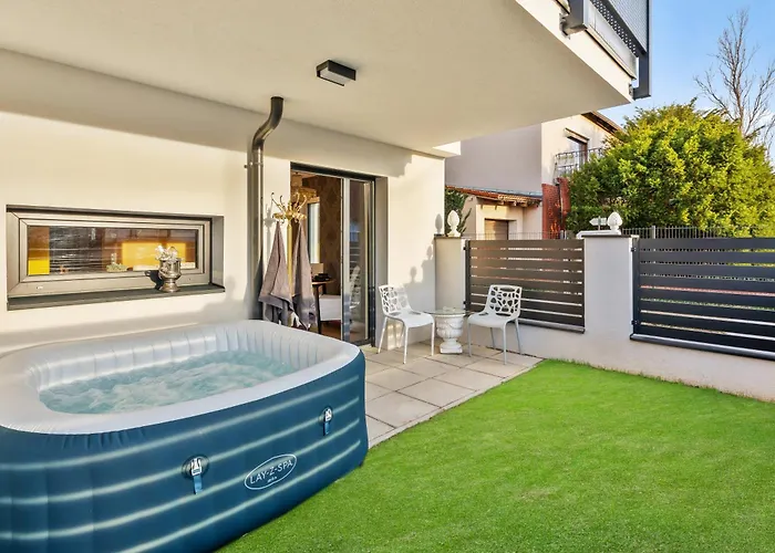 Yellow - Whirlpool Garden - Free Parking - Wifi