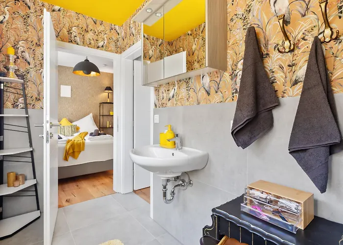 Yellow - Whirlpool Garden - Free Parking - Wifi شقة