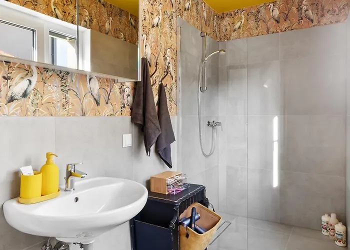 Yellow - Whirlpool Garden - Free Parking - Wifi شقة فيينا