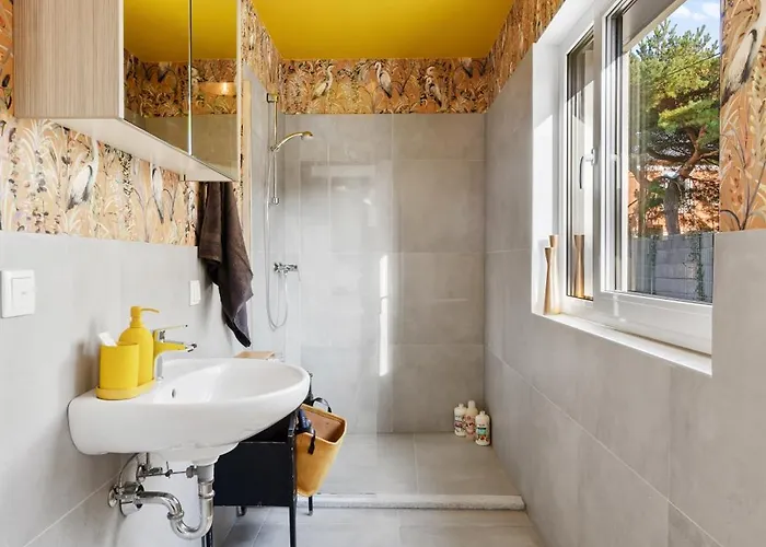 Yellow - Whirlpool Garden - Free Parking - Wifi شقة *