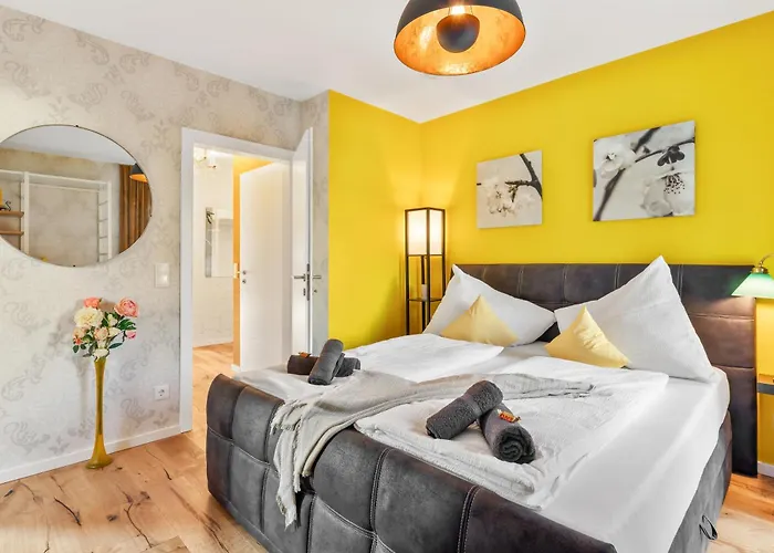 Yellow - Whirlpool Garden - Free Parking - Wifi شقة *