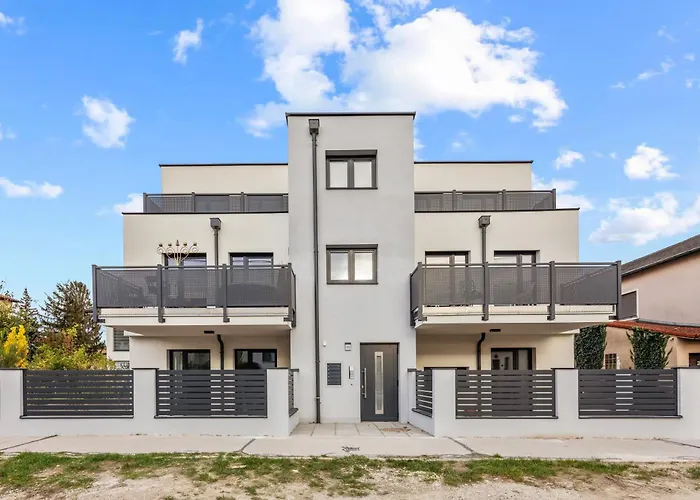 Yellow - Whirlpool Garden - Free Parking - Wifi *